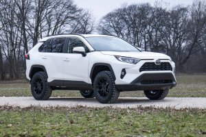 Toyota RAV4 Suspension Lift Kit - Rough Country - 2.5 Inch - '19-'23